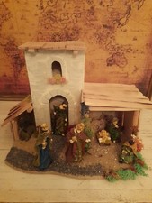 Weihnachtskrippe mit figuren - mit,