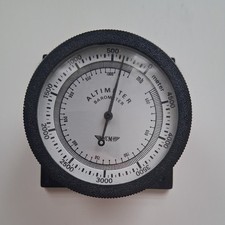 Höhenmesser / Altimeter / Barometer / YCM / bis 4.500 m / in Etui