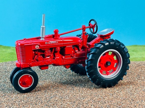Ertl cormick farmall - ertl,