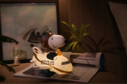 Starlux airlines peanuts - starlux,