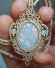 Kette mit Geschnitztem