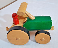 Nic: Holz Traktor creamobil