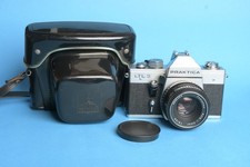 Praktica LTL 3 mit Pentaflex Auto-Color 1,8/50 mm und Bereitschaftstasche