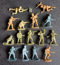 15 Kunststoff-Figuren 2.WK-Konvolut versch. Soldaten u. Nationen