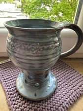 Handgetöpferte Tasse mit