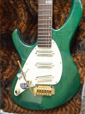 Linkshänder CORT LEFTHAND 3 X HUMBUCKER (splitbar) in SINGLECOIL-Format,Tremolo,