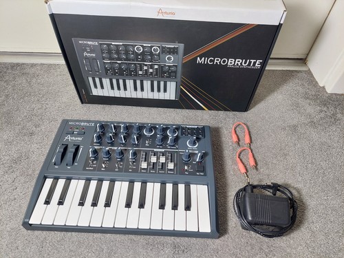 Arturia microbrute analoger - arturia,