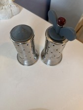 ALESSI  Salzstreuer und