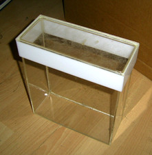 Kasten Box Vitrine aus Plexiglas für Miniaturen Staubschutz  ca. 18x20x7