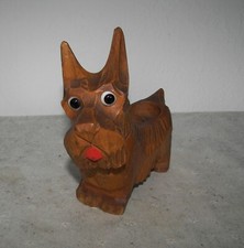alter  Hund geschnitzt wohl