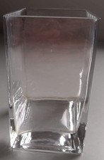 Rechteckige - schlichte - Glasvase