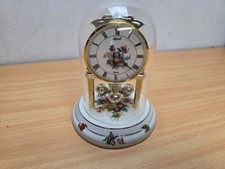 schöne Drehpendeluhr Tischuhr Hermle Porzellan und Glasdom