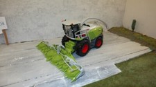 Britains 43285 in 1:32,  Claas
