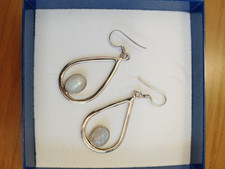 Tropfenförmige Hängeohrringe