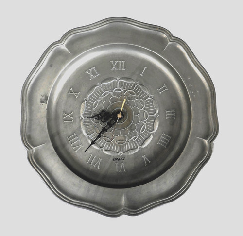 Wanduhr aus zinn mit - wanduhr,