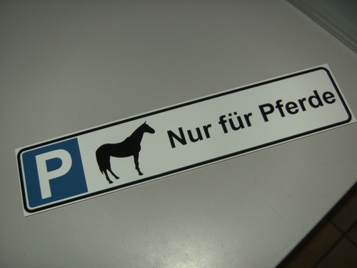 Parkplatz schild mit logo - -,