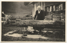 94/25 AK HOLZSTAMM ALS WASSERTROG ? WÄSCHE WASCHEN ? TRÄNKE ?