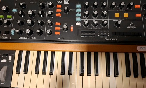 Behringer poly analog - d,
