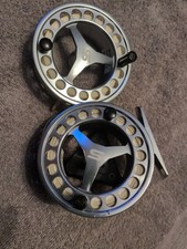 Fliegenfischer Rolle Sage 2030, mit Ersatzspule, beide mit Schnur