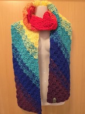 Schal in Regenbogenfarben neu