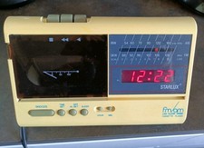 alter Radiowecker mit Kassette