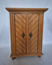 Antiker Puppenschrank /