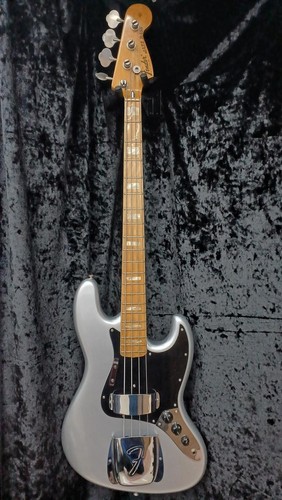 1976 jazz bass made - (fender),