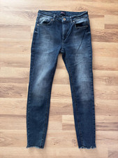 Only * tolle Jeans dunkler Verwaschung * offene Beinenden Gr. M / 30 eher S
