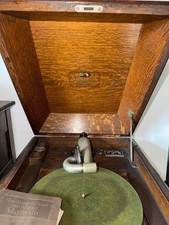 Victrola VV-XI record player