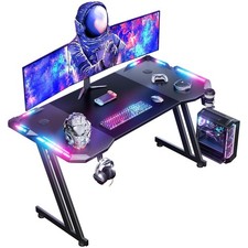 Eleganter PC Tisch mit