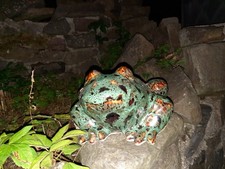 Ein grosser, bunter FROSCH  aus  Keramik 