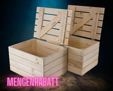 Holztruhe mit Deckel /