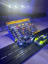 Carrera Tribüne mit LED und Figuren Lackiert