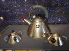 ALESSI Wasserkessel mit Vogelflöte,  2 l, 90er, Edelstahl, mit Milchkännchen und