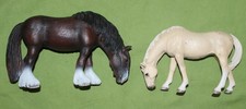 SCHLEICH 2 grasende Pferde - Kaltblut und Achal Tekkiner Stute   RAR
