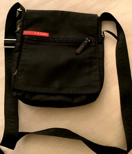 Original Prada Schultertasche aus Nylon  Schwarz Zeitlos & Praktisch für Sie Ihn