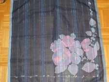 Halstuch m. Blumenmotiv, ca. 80 x 79 cm.