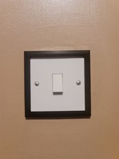 Schlank Premium Dekorativer Wandschalter Rahmenabdeckung - Einfache Installation - 2 für £4,99