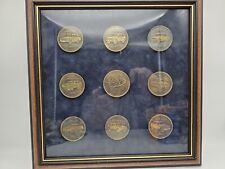 Sammlung Medaillen Münzen Lada russisch Bronze Messing im Bilderrahmen