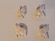 4 kleine Anhänger mit Elefant aus Bein geschnitzt - ca. 2 cm x  2cm