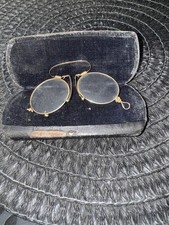 Alter Zwicker mit  Gläser und altem Etui. Etwa um 1900.