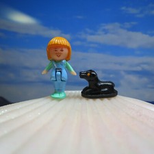 MINI Polly Pocket Adventskalender Figur Püppchen mit  Hund NEU mini Puppe