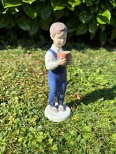 Porzellanfigur Junge mit Eimer Bing & Gröndahl Nr. B2401 ca. 17 cm