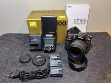Nikon D7100 Spiegelreflexkamera Nikkor 18–105 mm  Objektiv – Komplettset Blitzl.