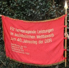 DDR Fahne zum 40.Jahrestag der