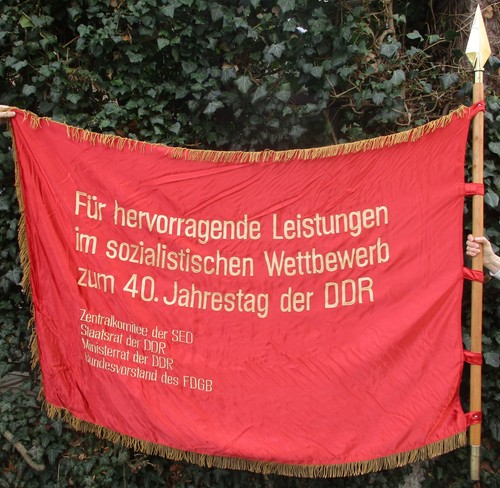 Ddr fahne zum jahrestag - ddr,
