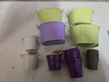 Verschiedene Kübel aus Blech