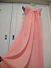 Zart lang lachs-rosa Perlon-Negligee Nachtkleid Unterkleid Nylon 50/60er Vintage