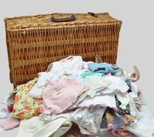 XXL Konvolut PUPPEN BEKLEIDUNG Bekleidungsset 50 Teile mittelgroße Puppe VINTAGE