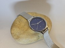 Skagen Damenuhr Silber mit blauem Ziffernblatt mit funkelnde Zirkoniasteinen